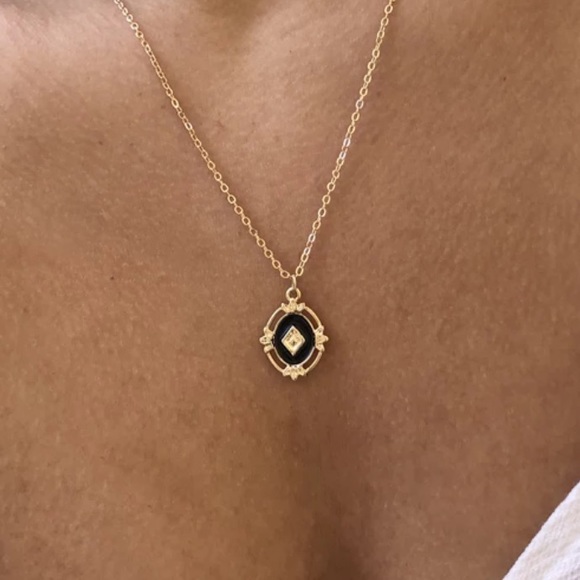 Jewelry - Baroque Style Black Hollow Pendant Necklace